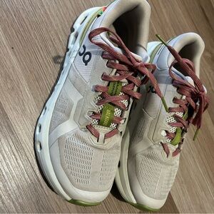 On cloud runner walk good special edition